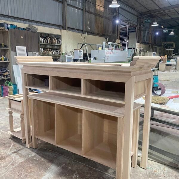 Bàn Thờ Gỗ Tự Nhiên đang sản xuất